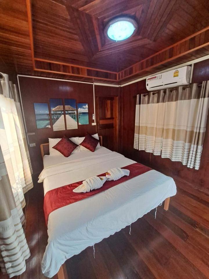 Chomduen Phu Kao Resort Non Sang Quarto foto